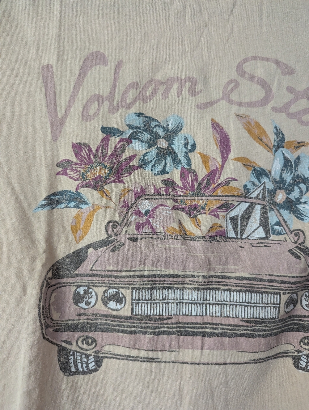 3/$15 🥳 Distressed Graphic Tee Volcom Stone Classic Muscle Car T-shirt Drive - Picture 2 of 4